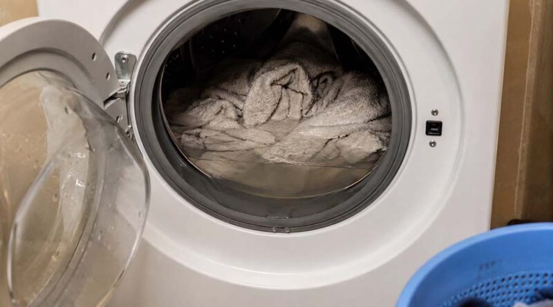 Veš mašina ne izbacuje vodu? Šta sami da uradite pre nego što pozovete majstora