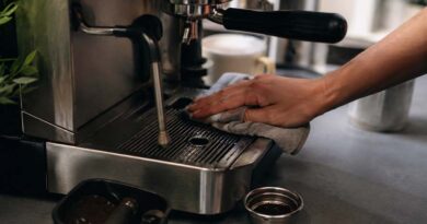 Aparat za espreso kafu je leglo bakterija: Evo kako da ga pravilno održavate
